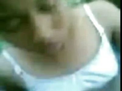 கெய்டன் க்ராஸ் இறைச்சி குச்சியை உறிஞ்சுகிறார்