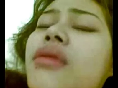 நீலக்கண் குழந்தை மிகவும் கஷ்டப்பட்டது